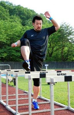 兵庫県出身　浜脇中学～大阪　柏原高校～法政大学　　　　砲丸投元日本記録保持者