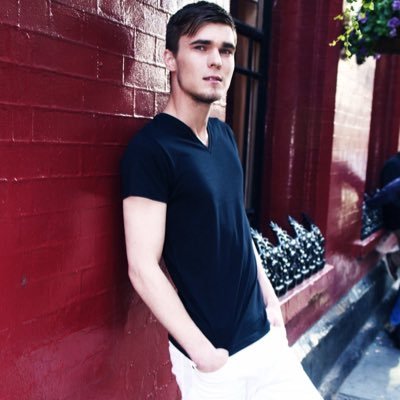 VValentass's profile picture. 