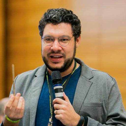 Marido, pai, trabalhador de TI, músico aposentado, cozinheiro amador e co-founder e desenvolvedor da @jerasoftware nas horas vagas.