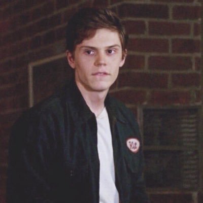 evanepganns's profile picture. j'ai perdu ma tête entre tes jambes