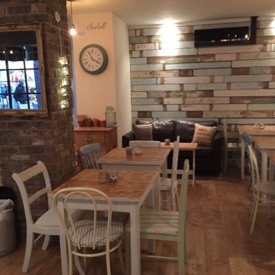 A cosy & homely dog friendly coffee house located in the charming town of Tenterden. Serving fresh barista coffee, fresh cakes, light lunches and cream teas