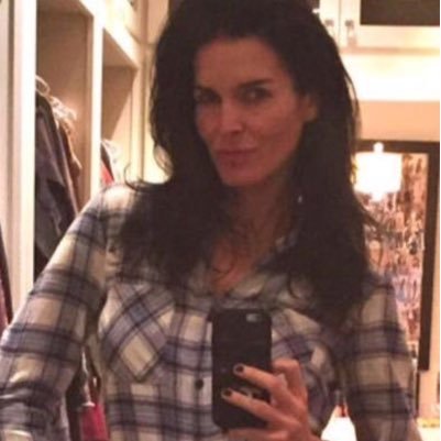 Official twitter account of @Angie_Harmon's iPhone. I look hot in black! Oh, Angie looks good too ;) I'm Iggy - follow me & my beautiful owner. I'm NOT Angie.