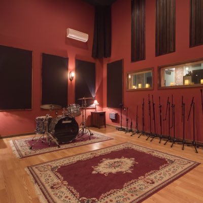 Recording Studio https://t.co/gCCqbTJCuS https://t.co/Nt0L8YKUk7