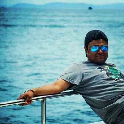 Biking Enthusiast | MUFC Fanatic | Keen Listener | Motorsport Junkie | Gadget Geek | The Sales Guy |