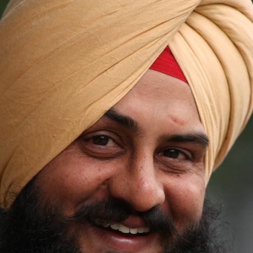 Gambhir haan mai'n Ghamgeen nahin, koi zurm eh enna sangeen nahi'n ... Rahan rang vich par rangeen nahi'n, khatawaar haan Nuktacheen nahi'n. H