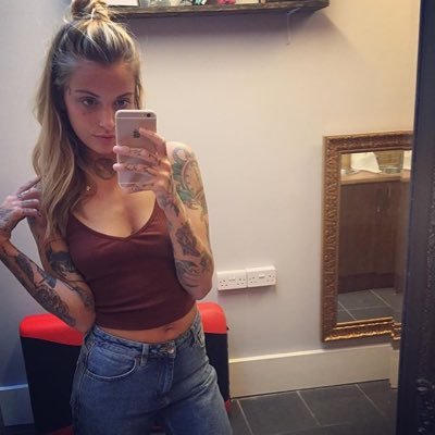 alexrpganns's profile picture. oui oui croissant