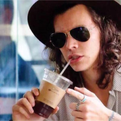 WallaceW_CDR's profile picture. Engaged | A bird can fly but a fly can't bird. | Black Magic | 20. | Super fuerza.