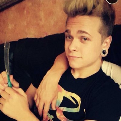 HeWantsTheD_19's profile picture. 