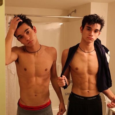 I'm just a normal crazy fangirl, living a normal crazy fangirl life. Don't like it? Don't let the door hit you on the way out. | YouTube obsessed | Twins ❤ |