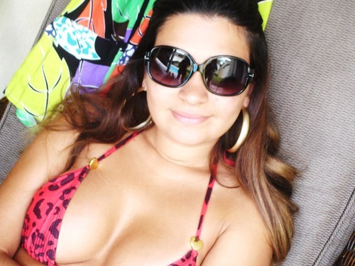 Sou Drika Fernandes!! Tenho uma confecção moda praia! Tenho 26 anos, Sou mãe da Manuella e Sou mto mto Feliz!!
