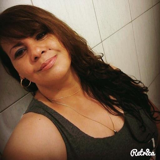 Amigo é uma pessoa com quem você ousa ser você mesmo.