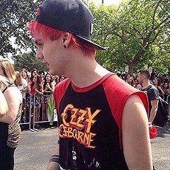 michaelrpgsrv_'s profile picture. nobody likes you, everyone left you, they're all out without you havin' fun.