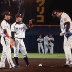 野球おもろー動画 レーザービームをキャッチャー目線で見るとこうなる マジで この距離で矢のような返球を見せるド強肩イチロー Ichiro イチロー動画 T Co N0xaohkjwa T Co Nq7minjojo