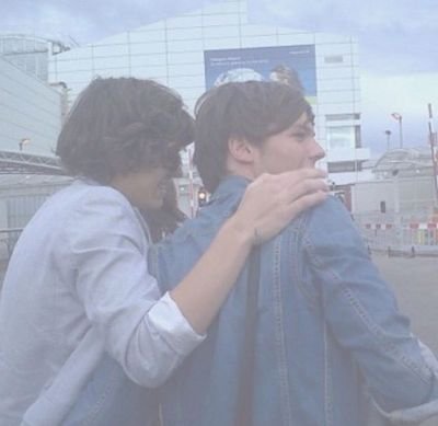 CrazyWildMofo's profile picture. One Direction Are Kings
█▓

Ariana Grande Is Queen