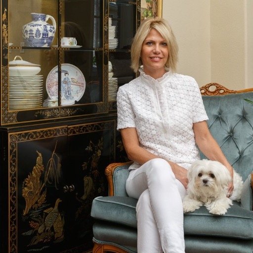 The Blue Pagoda is an interior design and vintage furniture company founded by Michele (Shelly) Yurcek.