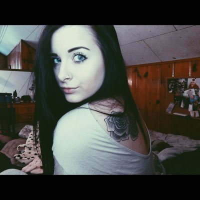 andreavozel's profile picture. 