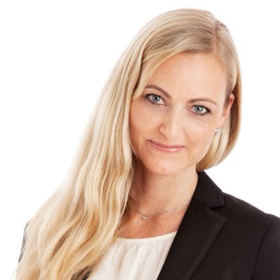 Fireflies72's profile picture. I wasn't born to be perfect, I was born to be myself... Trebarnsmor; småbarnsmor, tenåringsmor. Eiendomsmegler med spesell interesse for lover og regler.