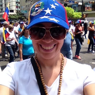 Comunicadora Social siempre y ahora Product Manager de app móviles. Venezolana en Madrid. Madre de Mariana, esposa de Alex e hija de 2 grandes Maestros.