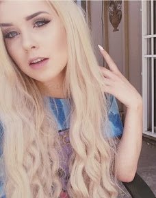 josephine_ahc's profile picture. 20 ans // prostituée // serveuse