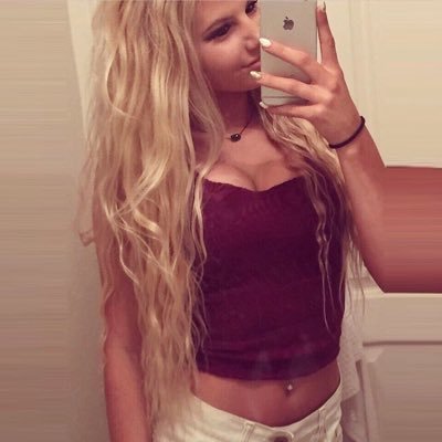 18 // CSGO & COD Gamer Girl // Graphic Designer // GT : Hannah Dail - Add me!