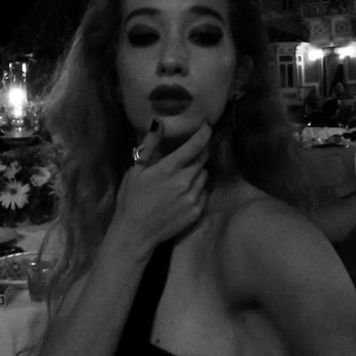 ecemsahbazlar's profile picture. 