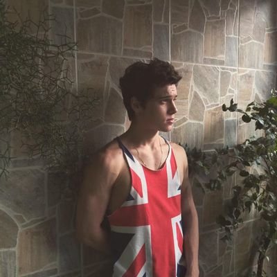 ... Porque tudo de mim, ama tudo em você, Ama suas curvas e seus limites, todas suas perfeitas imperfeições.