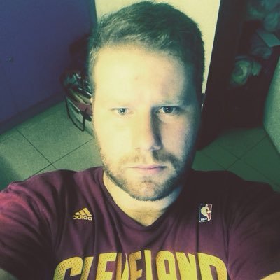 ezearias34's profile picture. 22 inviernos. Estudiante de diseño gráfico - Amante de la música - Fan del deporte - CARP - Mi barba es de color PANTONE 185 C