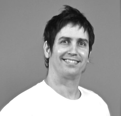 casado, feliz, pai, cristão, diretor de comerciais e programas para Tv, publicitário, mineiro, brasileiro e atleticano.