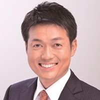 衆議院議員(立憲民主党、二期)、介護施設代表。元埼玉県議会議員、熊谷青年会議所元理事長。趣味は鉄道、茶道、カラオケ、ものまね。三人の娘の父、玉井小・中学校、熊谷高校、早稲田大学政治経済学部卒。早稲田大学大学院政治学研究科修士修了・博士課程単位取得退学。カナダ・マギール大学留学。