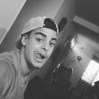 santicolombo32's profile picture. 