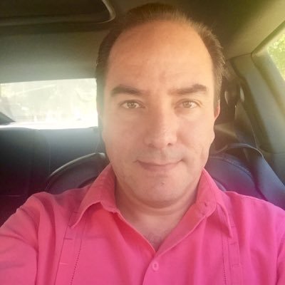 padre de dos hijos ... empresario.. enamorado de la vida..