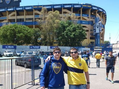 Hincha de Boca, vago y atorrante.                                   
🎓 Téc. superior en industrias lácteas.