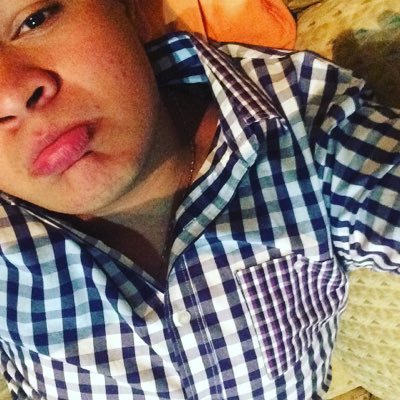 Soy aquel al que tu mama te prohibe hablarle, sigueme si estas a mi favor y envidiame si estas en contra IG:ArturoLavarieg