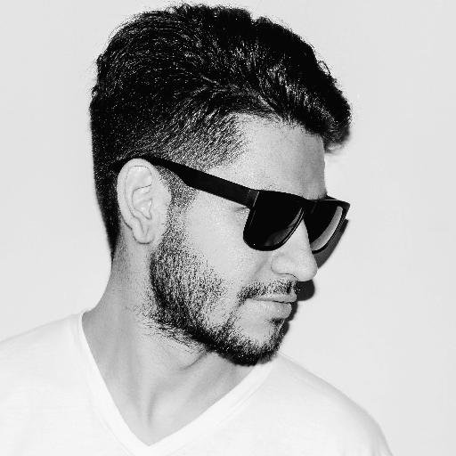 Abogado Egresado de la UCAT-   Cantante compositor y Dj/Producer