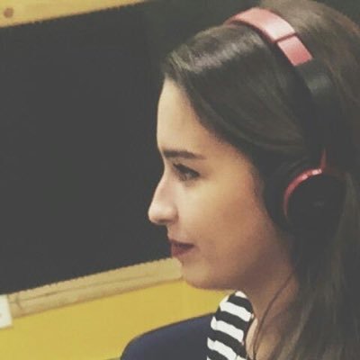 Periodista. Women who read are dangerous. I read.