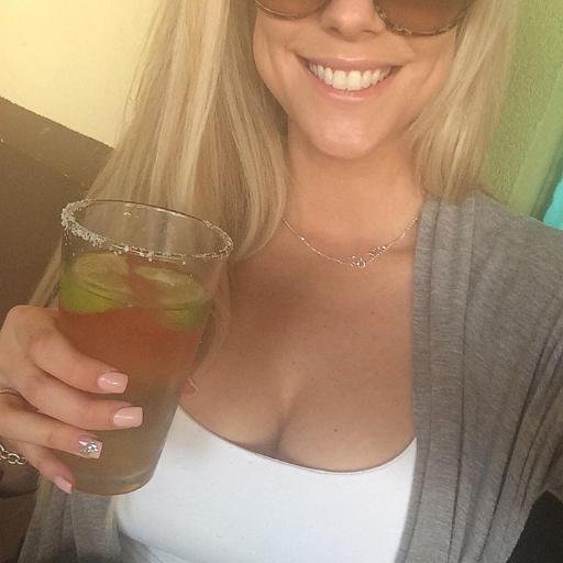 rosariolaroche's profile picture. je suis rachelle et je suis la pour la célébrité