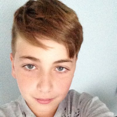 lezralite31's profile picture. slt je m'apelle ethan 11 ans j'espère que tu va me folow #jesuiscelib