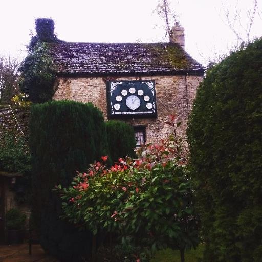 Country Pub in the Cotswolds countryside just outside Cirencester owned by @TheLuckyOnion. Great food and drink. To book tables call 01285 770310