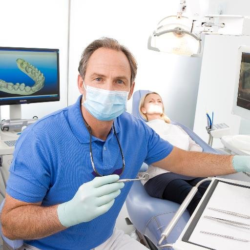 Вы не знаете где поставить люминиры? Вы не знаете где сделать имплантацию зубов? Наша команда докторов проконсультирует Вас абсолютно бесплатно!