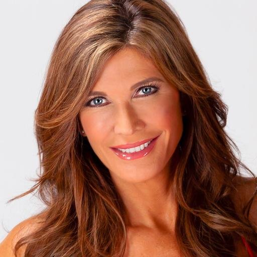 Julie Moran: Host of Podcast https://t.co/tiupec5M7q Television host, wife, and mother. Inspiring and empowering women