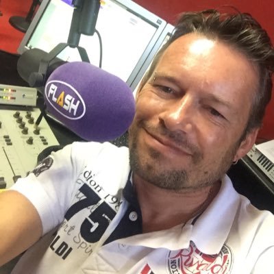 Directeur des programmes et co-gérant de la radio FLASH FM à Limoges et Guéret, et sur https://t.co/mgTfBrUC0d - 1ère radio à Limoges @FlashFM_Limoges