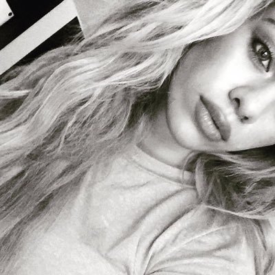 Hey guys! My name is Dinah and I'm 1/5 of the girl group Fifth Harmony. Single. Bi. Talk to me, don't be scared. :)