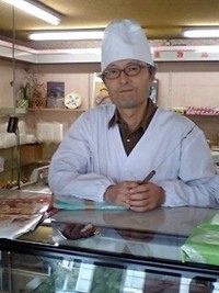 サラリーマンを辞め、稼業の和菓子屋を継ぐことにしました。
がんこオヤジに師事し、只今修行中です。