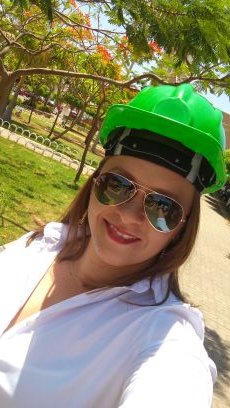 Quem sou?!
Eu sou para cada pessoa aquilo que ela acha que eu sou, mas o que para mim importa é o que eu estou a procura de ser e isso eu ainda não sou.