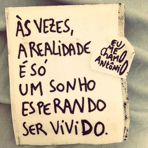 “A vida é uma lousa, em que o destino, para escrever um novo caso, precisa apagar o caso escrito.” (Verba Testamentária, Machado de Assis)