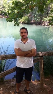 Ing. Industrial, profesor y sindicalista. Mejorar el Sistema Educativo pasa por mejorar las condiciones de los docentes.