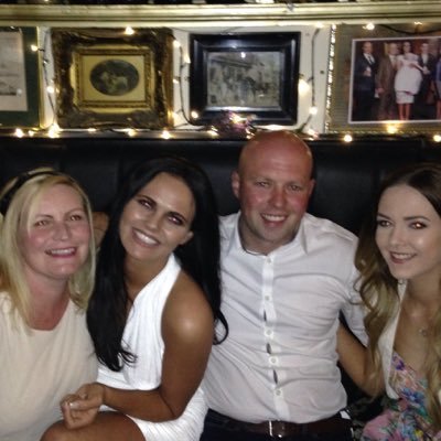 CarolineCushnan's profile picture. 24, Fashion graduate, working in retail LVL lash Specialist .family. ❤️ positive vibes only