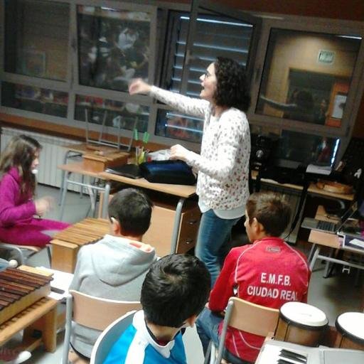 Profesora de música, enrolada en #creabandasonora #PLE #Música @coaemcoaem #redesociales @aldareaCLM #MOOCs, #entornosmóviles. Siempre investigando...