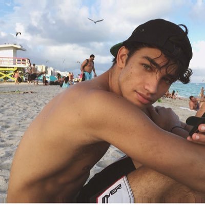 jesseyrpgahc's profile picture. jolies courbes, elle était tellement belle nue, amour bestiale durant la pleine lune