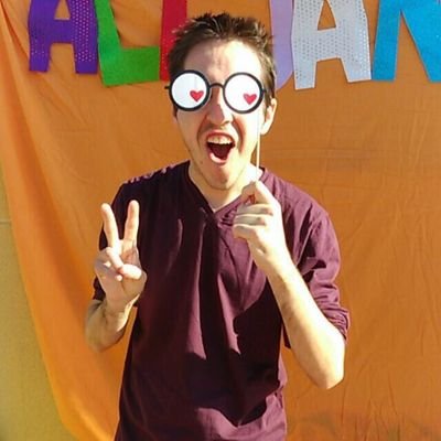 Soy un 'jovencito' con TEA al que le gusta leer todo tipo de géneros, la música, 'gamer' y socializar de vez en cuando✌🏻ℹ️